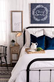 Create A Cozy Cottage Retreat With Crisp Whites And Pops Of Blue Blue Home Decor Guest Bedroom Paint Ideas Country House Decor