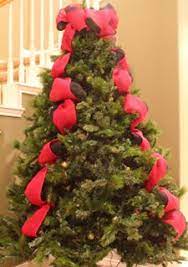 Different Ways To Add Ribbon Garland To A Christmas Tree Christmas Tree Ribbon Garland Christmas Tree Decorations Diy Unique Christmas Trees