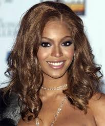 Beyonce in the players box for the ladies final on day twelve of the wimbledon tennis beyonce suffers a wardrobe malfunction, showing her yellow bra in new york city, new york on wednesday. 19 Beyonce Knowles Hairstyles Hair Cuts And Colors