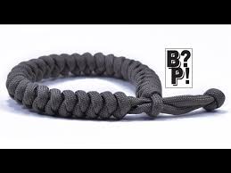 Check out the essential knots and hitches beginners should learn. Make The Snake Knot Paracord Bracelet W Mad Max Style Closure Boredparacord Com Snake Knot Snake Knot Paracord Paracord Bracelet Tutorial