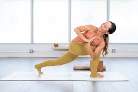 Yoga transformed jessamyn's life by helping her overcome depression and years of body negativity. Ashtanga Yoga Is Hard A Beginner S Guide To How To Practice Omstars