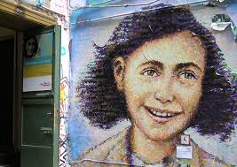 Google arts & culture features content from over 2000 leading museums and archives who have partnered with the google cultural institute to bring the world's treasures online. Ein Kratzburstiges Lebendiges Madchen Die Erinnerung An Anne Frank Kinofenster De