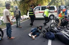 Ada juga yang berpendapat jika pengertian narasi adalah karangan yang disajikan berdasarkan plot atau alur di mana ada sebuah peristiwa, konflik dan juga tokoh. 10 Contoh Karangan Narasi Tentang Pengalaman Liburan Dll Singkat