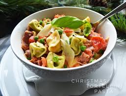 Christmas pasta, christmas pasta sauce, whole grain pasta with pancetta, olives, kale and cherry tomatoes, etc. Christmas Tortellini Pasta Modern Honey