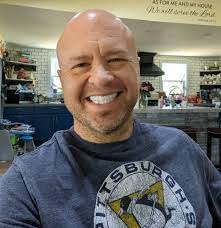 Chris Bisbee's Instagram, Twitter & Facebook