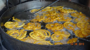 Hot Jalebis At Chandini Chowk Delhi India Very Famous Street Food Dessert In India Sweet Pinwheels Of Deep Fried Flour Street Food Desi Street Food Food