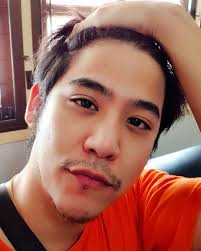 เรื่องความรัก พอร์ช ศรัณย์ เคยคบหากับ เกรซ ชลิตา โสตถิวันวงศ์ น้องสาวของ กีฟ ดราภดา โสตถิพิทักษ์ เป็นระยะเวลานานเกือบ 4 ปี และในวันที่ 21. Onbnews