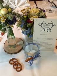 Tischdeko Bayerisch Trachtenhochzeit Am See In Den Bergen Bayern Heiraten Garmisch Partenkirchen Berggasthof Pflegers Mit Bildern Berghochzeit Hochzeit Bayrische Deko