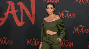 Get in touch with carolina guerra (@ohsocaroline) — 70 answers, 1 like. Carolina Guerra Mulan World Premiere Red Carpet Fashion Youtube