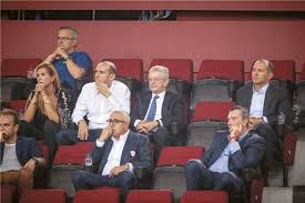 Ήταν γιος του επίσης δημοσιογράφου ιωάννη αγγελόπουλου. Oikogeneia K Aggelopoyloy Ta Paidia 8eloyn Ta Lefta Toy Patera Toys