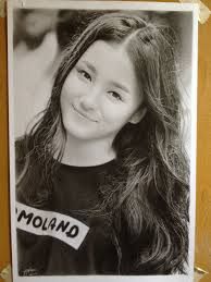 nancy , visual of momoland, 100% done!!🎉🎉 Indention tecnique is the key  for this drawing. When we say indention, in portraiture, this is the method  wherein we use semi-sharp objects like inkless