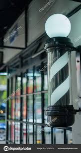 Traditional Black and White Barber Shop Light dari Barber Shop dan Tattoo  Studio — Foto Stok © KanelBulle #424582424