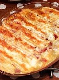 La Cuisine Savoyarde Authentique Et Conviviale Met A L Honneur Les Produits Du Terroir Voici La Recette De L Recette Tartiflette Recettes De Cuisine Cuisine