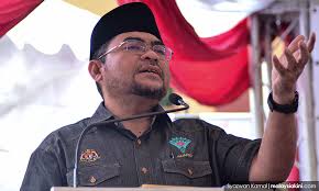 Tidak bertato / bekas tato dan tidak ditindik/bekas tindik telinga atau anggota badan lainnya, kecuali yang disebabkan oleh ketentuan agama/adat; Malaysiakini Penyelewengan Th Dah Jelas Untuk Apa Lagi Rci