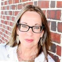 Deborah Lanham's Instagram, Twitter & Facebook