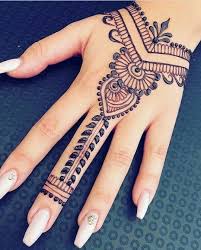 Flower is the most common henna tattoo design and they look amazingly beautiful on girls. Shavia Henna Tattoo Hand Henna Tattoo Designs Simple Cute Henna Tattoos