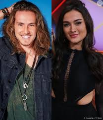 Pin em noticias / fátima bernardes deixou o cantor vitor kley em uma saia justa daquelas no encontro desta fátima. Vitor Kley E Gabriela Melim Trocam Beijos Em Palco De Show Purepeople