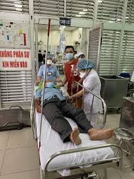 Thành phần đội phản ứng nhanh bệnh viện chợ rẫy trở lại kiên giang lần này gồm 5 thành viên, sẽ làm việc trong ba ngày tại bệnh viện dã chiến. Con Bac SÄ© PhÆ°Æ¡ng Xa Chá»'ng Dá»‹ch Cha Que Nha Bá»‹ CÆ¡n Nguy Ká»‹ch Bao NgÆ°á»i Lao Ä'á»™ng