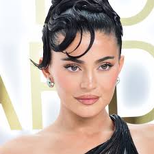 People Are Slamming Kylie Jenner's Paris Fashion Week Look For 'Promoting  Animal Cruelty'