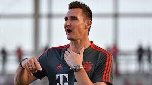 Miroslav klose beim training des fc bayern. Bericht Miroslav Klose Heisser Kandidat Auf Co Trainer Job Beim Fc Bayern Sportbuzzer De