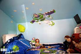 Just Finished My New Buzz Lightyear Themed Bedroom Disneypaintmom Diy Http Www Surfandsunshine Com Buzz Li Toy Story Bedroom Toy Story Room Bedroom Themes