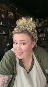 Replying to @WafflesandBooks While ive shared a similar tutorial before,  here is an update! Embrace the messiness 🥰 #allbodiesaregoodbodies  #dopaminedressing #morigirl #hobbitcore #hairtutorial ...