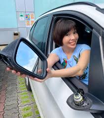 Jika berada di dalam garisan, berhentikan pergerakan. Pemandu Trak Langgar Cermin Kereta Bmw Dapat Hadiah Tiket Flight Atas Kejujuran Wapcar