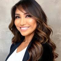 Jennifer Jenne's Instagram, Twitter & Facebook