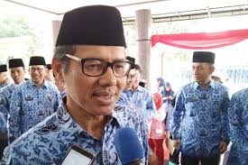 Maybe you would like to learn more about one of these? Gubernur Surati Mamak Kredit Pns Pada Bank Nagari Di Restrukturisasi Suha News