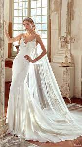È vera la borsa maxi e a spalla che riproduce il famosissimo motivo con la doppia g di gucci, anche se al posto delle g ci sono le b di. Nicole Spose Bridal 2017 3 Sleeveless Illusion Bateau Sweetheart Sheath Wedding Dress Niab17133 Mv Train Wedding Inspirasi