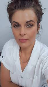 Nu pot uita Cum pot uita, când visuri mă-mpresoară! și-s spânzurat cu  versuri de-amintiri când tu-ai căzut în pulbere spre seara cu inocența  marilor iubiri Nu-ți pot uita iar dorul ca bumbacul