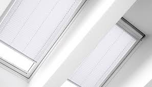 Sollten sie ein fenster von einem anderen hersteller haben oder die typenbezeichnung nicht finden, fertigen wir ihnen trotzdem einen passenden sonnenschutz für ihr dachfenster nach maß. Dachfenster Rollo Plissee Fur Dachfenster Dachfenster Jalousie