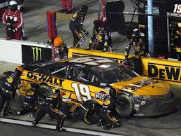 Welcome to nascar's official fan page! 2017 Nascar Champion Truex Signs Extension With Joe Gib Accesswdun Com