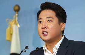 20 30대 부동산문제로 불만 품고 있고 거기에 부동층이 기대해도 되지 않을까하는. ì´ì¤€ì„ ë‚˜ì´ ê²°í˜¼ í•™ë ¥ í‚¤ êµ°ëŒ€