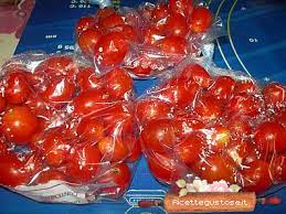 Una volta congelati i pomodori, estrarre il vassoio dal congelatore. Pomodori Datterini Congelati Conservare Pomodorini Datterini