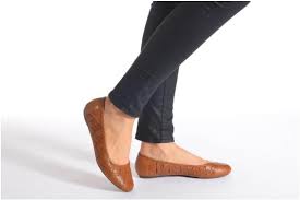 Sweet, sensible with a merry little attitude, the chaste ballet features soft leathers or suede uppers in a number of fashionable finishes. Boots Hush Puppies Women S Chaste Ballet Flat Clothing Shoes Accessories Vishawatch Com