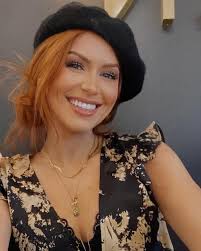 Anna Muse's Instagram, Twitter & Facebook