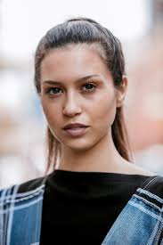 La editorial de "Elune" en Perú, la colección con la que Cristóbal Miranda  ganó VisteLaCalle Catwalk 2018