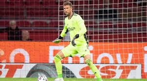 Born 22 september 1982) is a dutch footballer who plays as a goalkeeper for eredivisie club ajax and the netherlands national team. Maarten Stekelenburg Ik Hoop De 40 Aan Te Tikken Bij Ajax