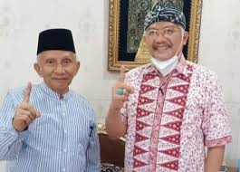 Saat mukadimah pengumuman partai ummat, amien menyampaikan, kitab suci alquran partai ummat, insha allah bertekad akan bekerja dan berjuang bersama anak bangsa lainnya melawan kezaliman dan menegakkan keadilan. Agung Mozin Ms Kaban Akan Gabung Partai Ummat