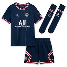 Dem gewinner des europapokal der pokalsieger oder das trikot, mit dem psg in der ligue 1 debütierte. Paris Saint Germain Kits Shirts Psg Football Shirts Kitbag