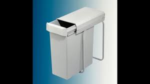 Ikea nous invite à combiner son esthétique indus avec le bois pour une cuisine tendance. Incroyable Poubelle Pour Meuble De Cuisine Youtube