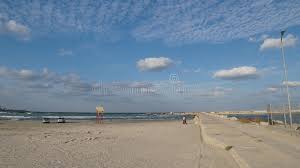 Transferul de la şi sau la aeroport este disponibil în schimbul unei taxe suplimentare. Plaja Modern Moderner Strand In Constanta Rumanien Redaktionelles Stockfotografie Bild Von Damm Modern 67610237