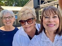 Jeannine Lyons's Instagram, Twitter & Facebook