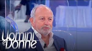 Dopo diverso tempo è arrivato in studio un nuovo cavaliere: Uomini E Donne Trono Over Riccardo Gemma Non Posso Darti Altro Che Amicizia Youtube