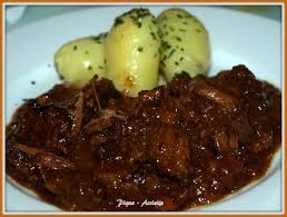 Authentique Carbonade Flamande En Mijoteuse Ou En Cocotte Pique Assiette Plats En Cocotte Recettes De Cuisine Plats Mijotes