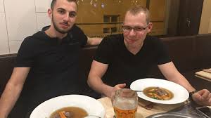 Mikejepan uráží strážníky, kteří neumí s psacím strojem pojištění na pokuty: Vitejte V Kocourkove Proc Jsou Pojisteni Od Kumpana Mikejepana Jen Jeden Velky Podvod G Cz