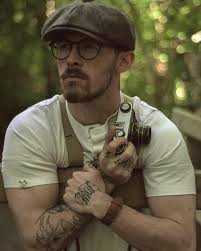 Fashion blogger's psoriasis that caused his skin to 'shed like snow' is  'CURED' by £4.50 cream