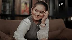 .saja kk ku tak menggoda seandainya kk tidak menggoda aku link video andai saja waktu itu aku tidak masuk kamar kakak ku di makna kata andai saja kakak ku tidak. Lirik Lagu Tarik Sis Semongko Anggun Pramudita