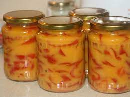 Peste borcanele umplute, se toarna sosul de mustar, acesta patrunzand printre. Gogosari In Sos De Mustar